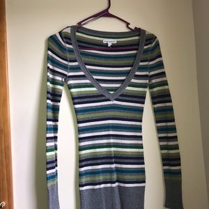 V-neck stripped sweater